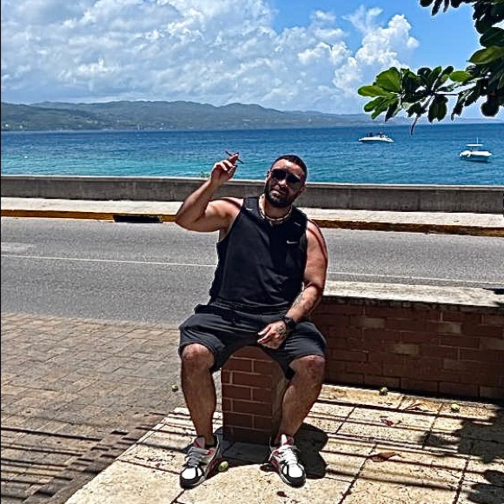 Meet your Posher, Barry